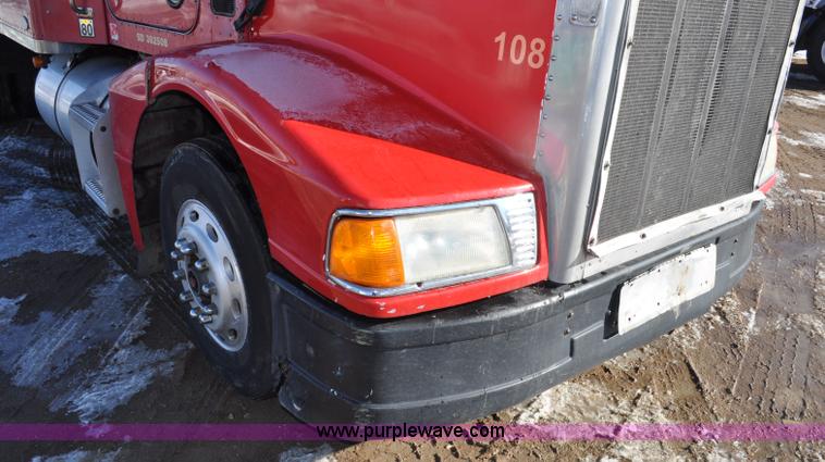 image for item G7095 1995 Peterbilt 377 semi truck