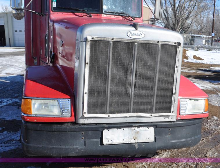 image for item G7095 1995 Peterbilt 377 semi truck