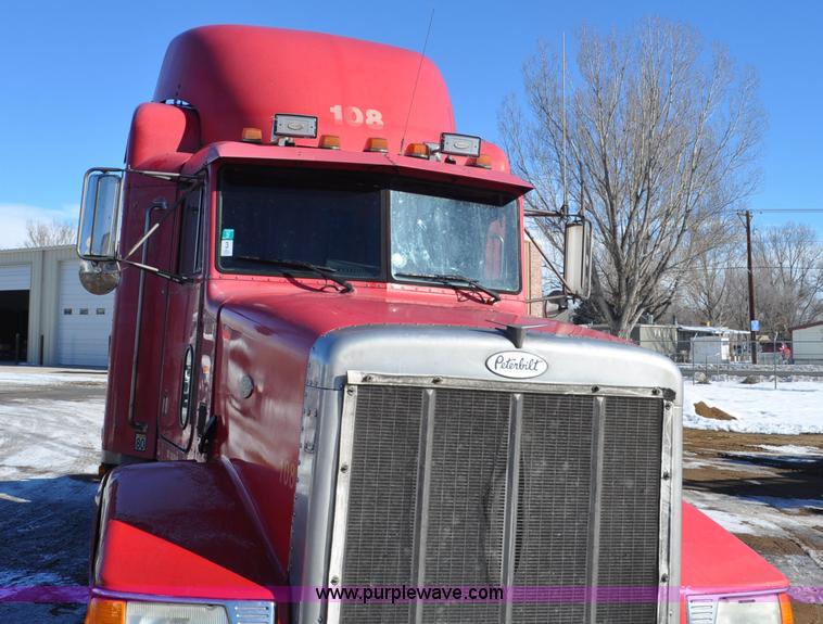 image for item G7095 1995 Peterbilt 377 semi truck