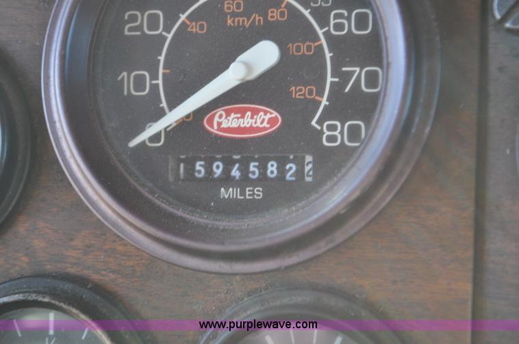 image for item G7095 1995 Peterbilt 377 semi truck
