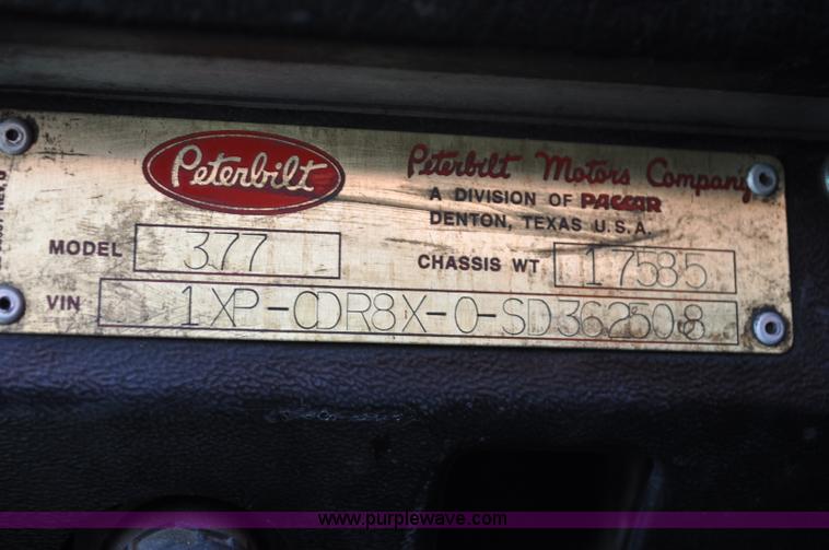 image for item G7095 1995 Peterbilt 377 semi truck