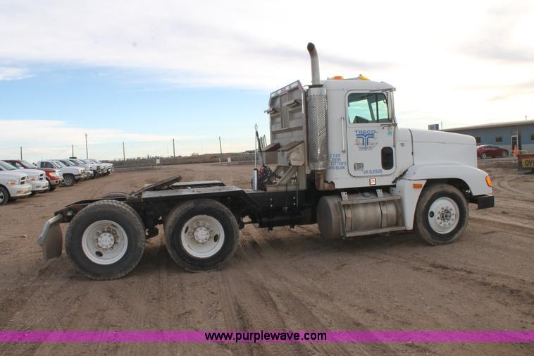 image for item J1343 1999 Freightliner FLD semi truck