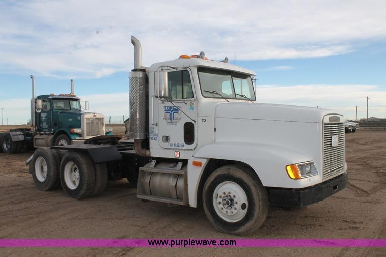 image for item J1343 1999 Freightliner FLD semi truck