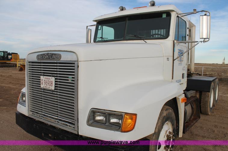 image for item J1343 1999 Freightliner FLD semi truck