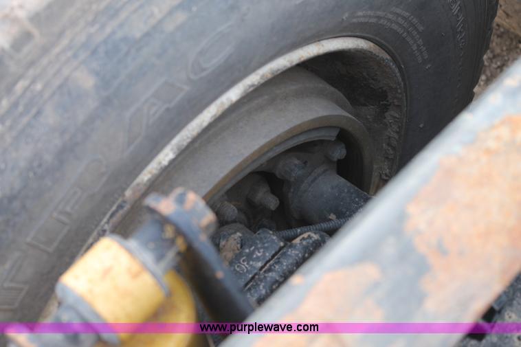 image for item J1343 1999 Freightliner FLD semi truck