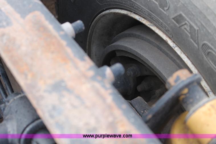 image for item J1343 1999 Freightliner FLD semi truck