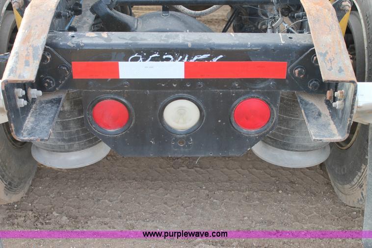 image for item J1343 1999 Freightliner FLD semi truck