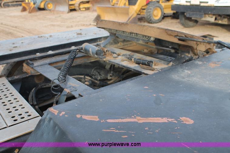 image for item J1343 1999 Freightliner FLD semi truck