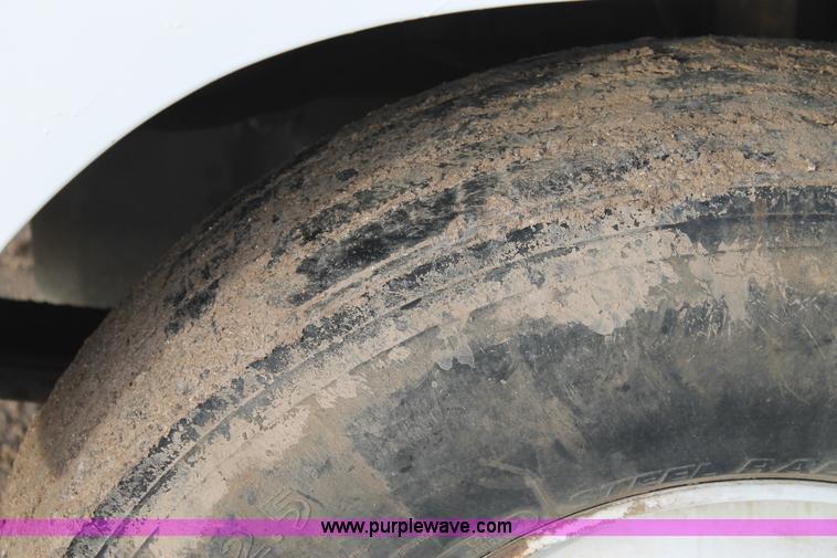 image for item J1343 1999 Freightliner FLD semi truck