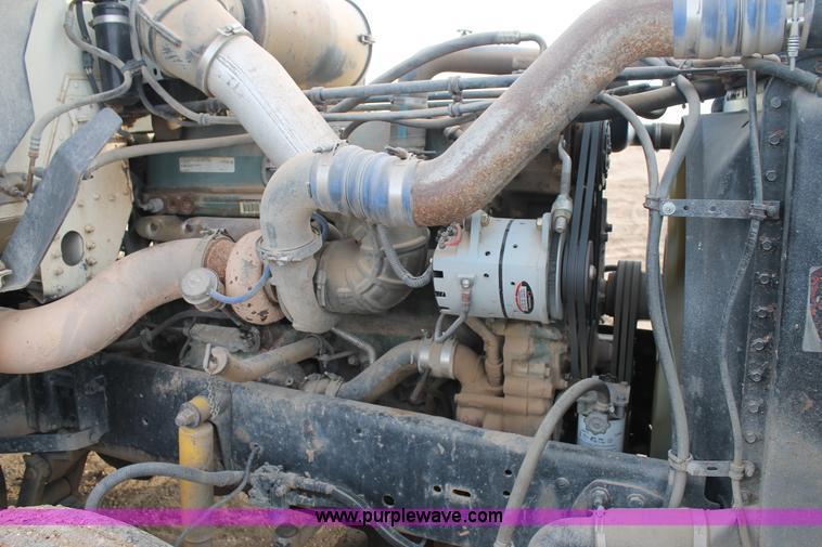 image for item J1343 1999 Freightliner FLD semi truck