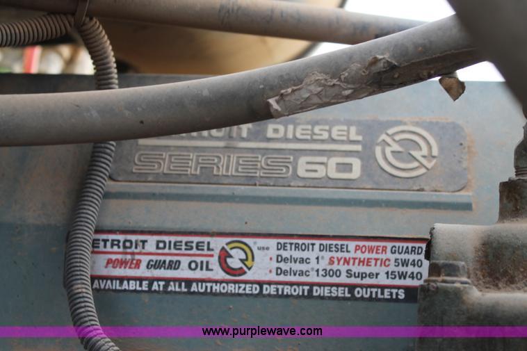 image for item J1343 1999 Freightliner FLD semi truck