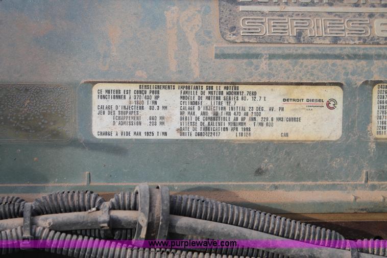 image for item J1343 1999 Freightliner FLD semi truck