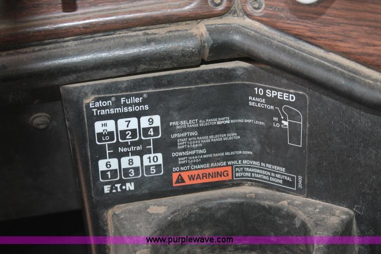 image for item J1343 1999 Freightliner FLD semi truck