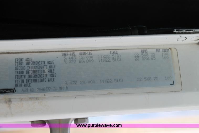 image for item J1343 1999 Freightliner FLD semi truck