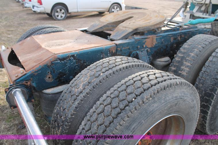 image for item J1344 1995 Peterbilt 378 semi truck