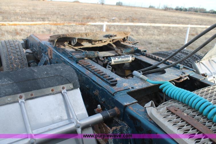 image for item J1344 1995 Peterbilt 378 semi truck