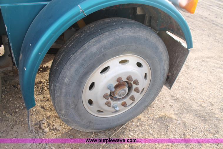 image for item J1344 1995 Peterbilt 378 semi truck