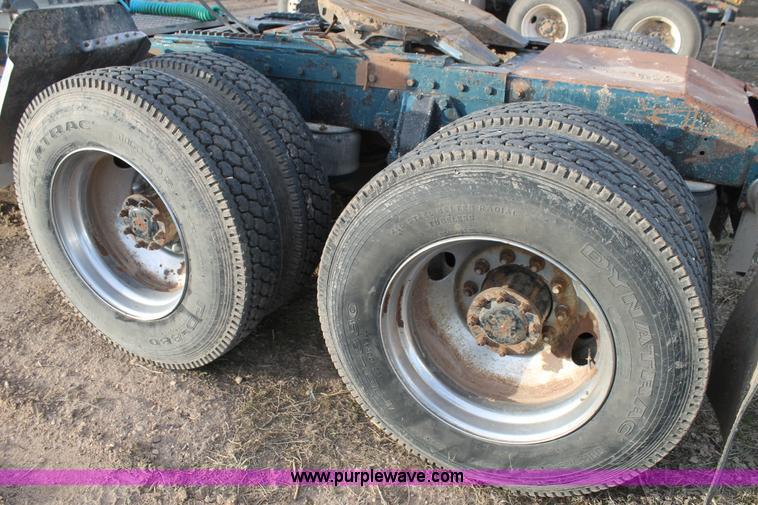 image for item J1344 1995 Peterbilt 378 semi truck