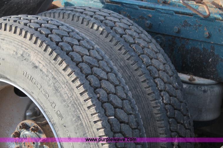 image for item J1344 1995 Peterbilt 378 semi truck