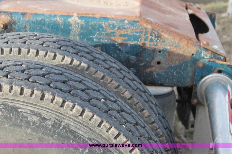 image for item J1344 1995 Peterbilt 378 semi truck