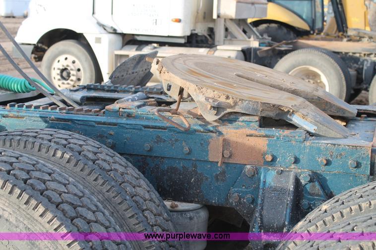 image for item J1344 1995 Peterbilt 378 semi truck