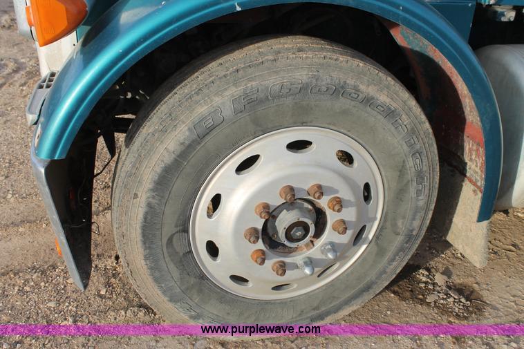 image for item J1344 1995 Peterbilt 378 semi truck