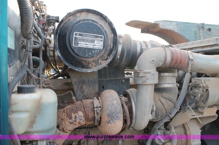 image for item J1344 1995 Peterbilt 378 semi truck