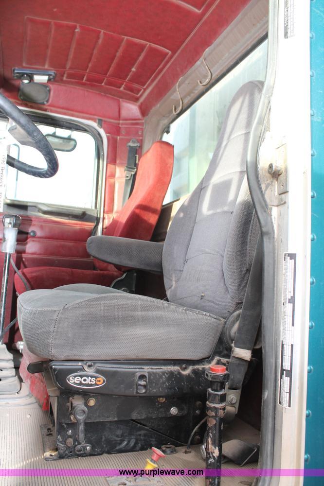 image for item J1344 1995 Peterbilt 378 semi truck