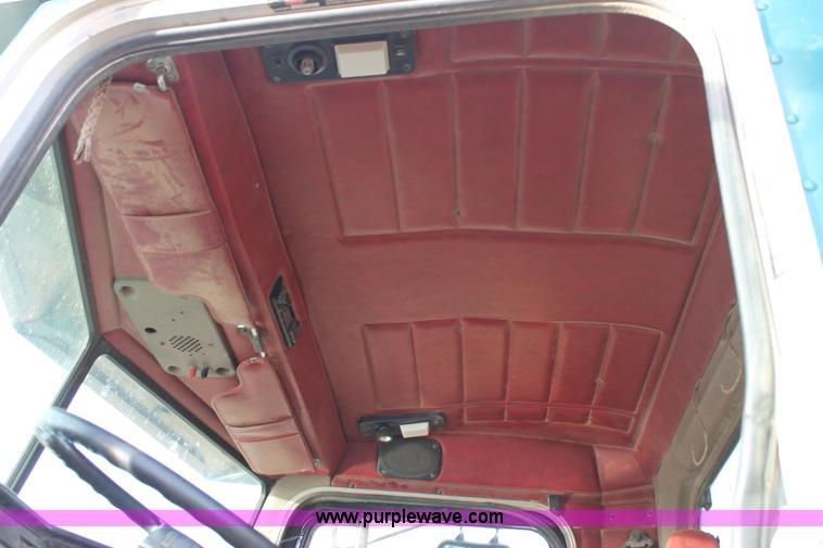 image for item J1344 1995 Peterbilt 378 semi truck