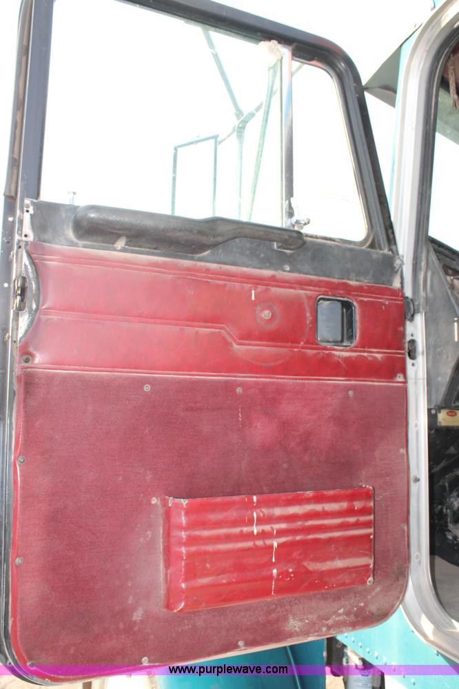 image for item J1344 1995 Peterbilt 378 semi truck