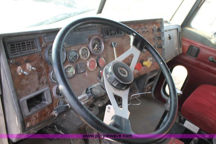 image for item J1344 1995 Peterbilt 378 semi truck