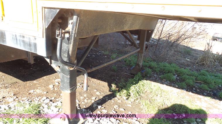 image for item J4591 1985 Kentucky moving van trailer