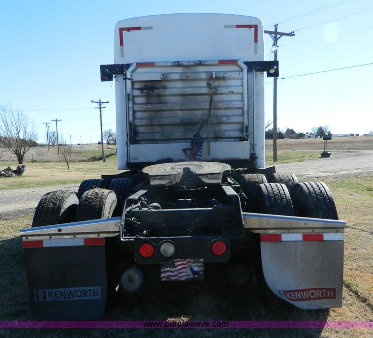 image for item J5152 1998 Kenworth T600 semi truck