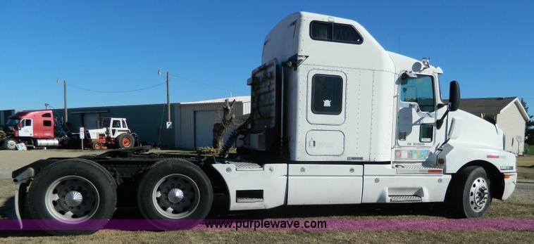 image for item J5152 1998 Kenworth T600 semi truck