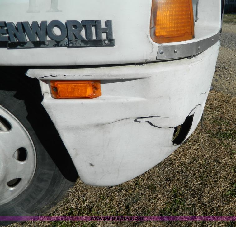 image for item J5152 1998 Kenworth T600 semi truck