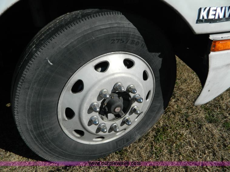 image for item J5152 1998 Kenworth T600 semi truck