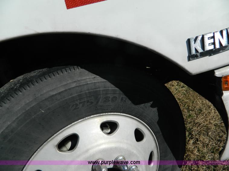 image for item J5152 1998 Kenworth T600 semi truck