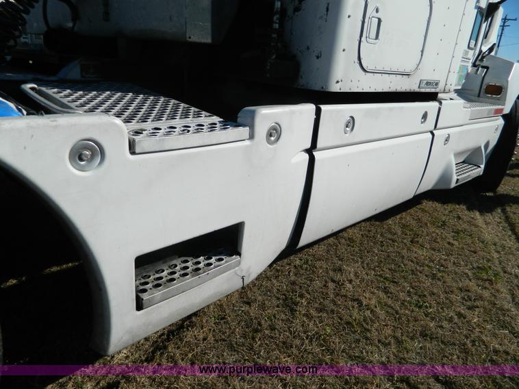 image for item J5152 1998 Kenworth T600 semi truck