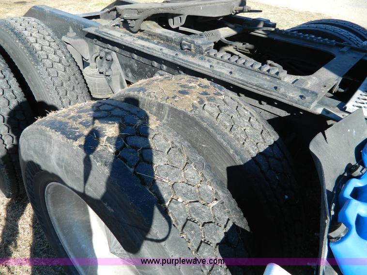 image for item J5152 1998 Kenworth T600 semi truck