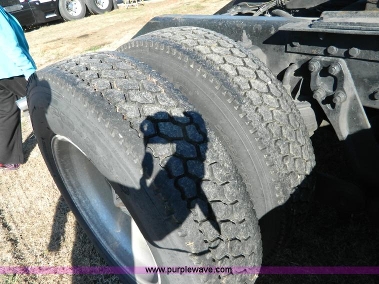 image for item J5152 1998 Kenworth T600 semi truck