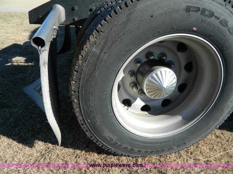 image for item J5152 1998 Kenworth T600 semi truck