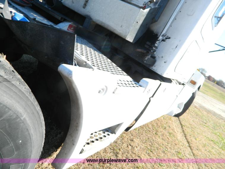 image for item J5152 1998 Kenworth T600 semi truck