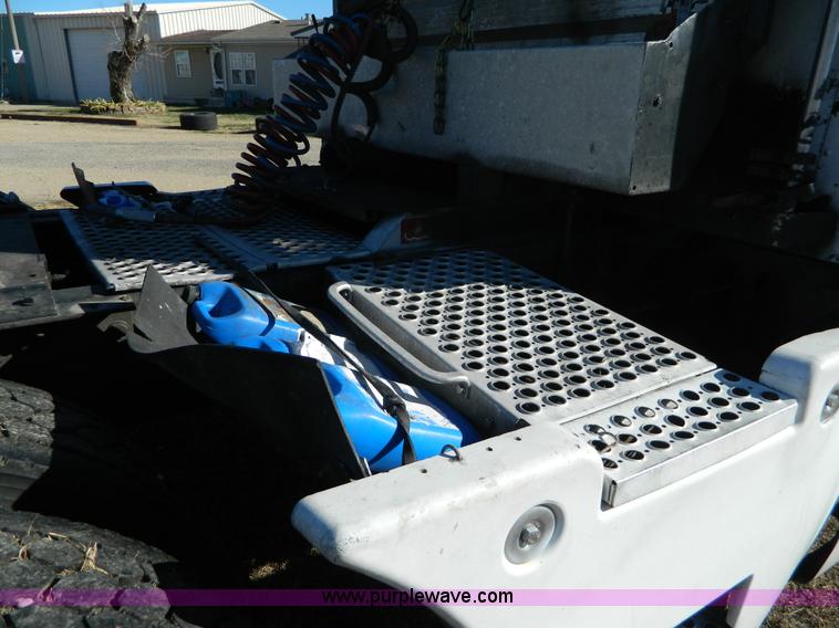 image for item J5152 1998 Kenworth T600 semi truck