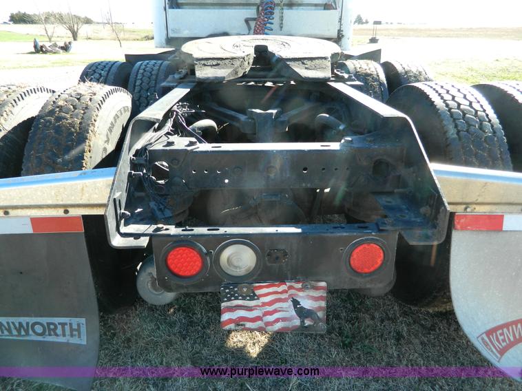 image for item J5152 1998 Kenworth T600 semi truck