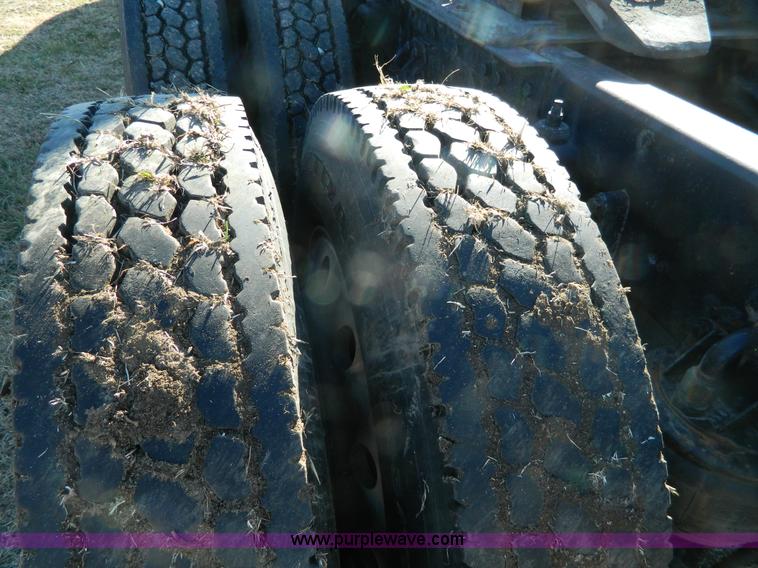 image for item J5152 1998 Kenworth T600 semi truck