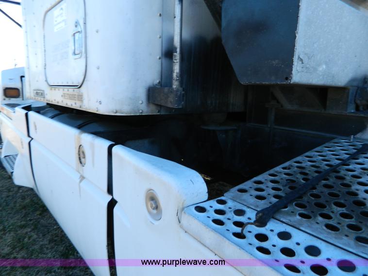 image for item J5152 1998 Kenworth T600 semi truck