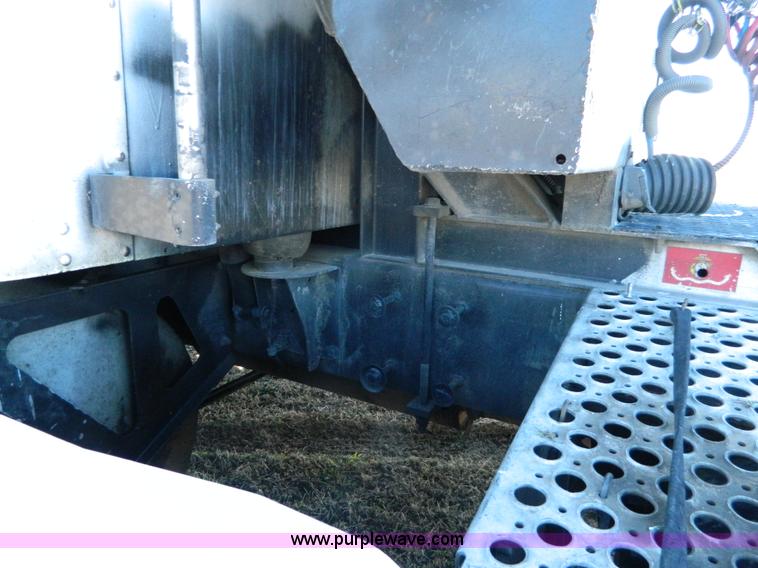 image for item J5152 1998 Kenworth T600 semi truck