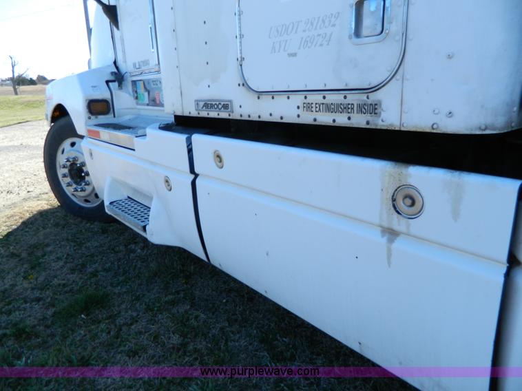 image for item J5152 1998 Kenworth T600 semi truck