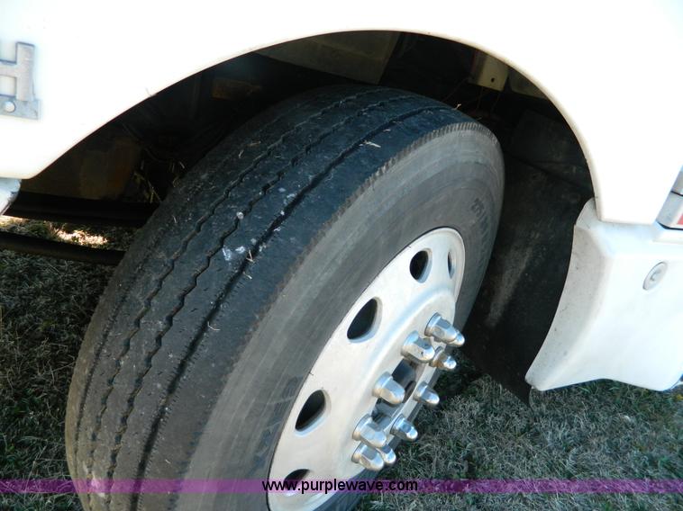 image for item J5152 1998 Kenworth T600 semi truck