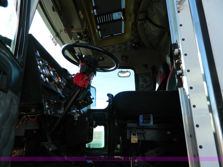 image for item J5152 1998 Kenworth T600 semi truck